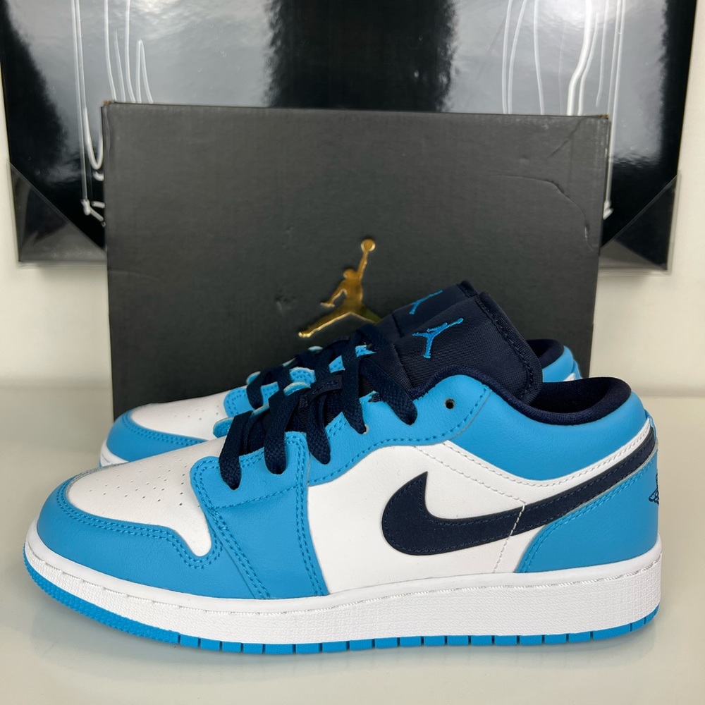 Air Jordan 1 Low (GS) ‘UNC’ Powder Blue Size 6.5Y / Women’s Size 8